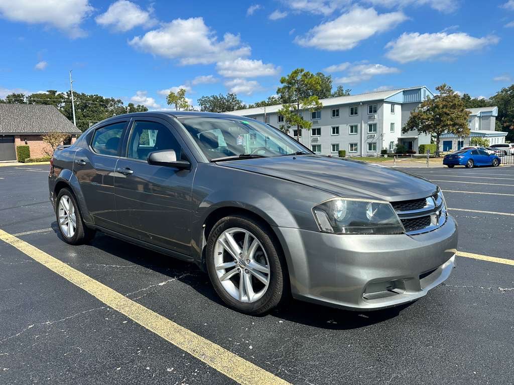 2013 Dodge Avenger SE's photo