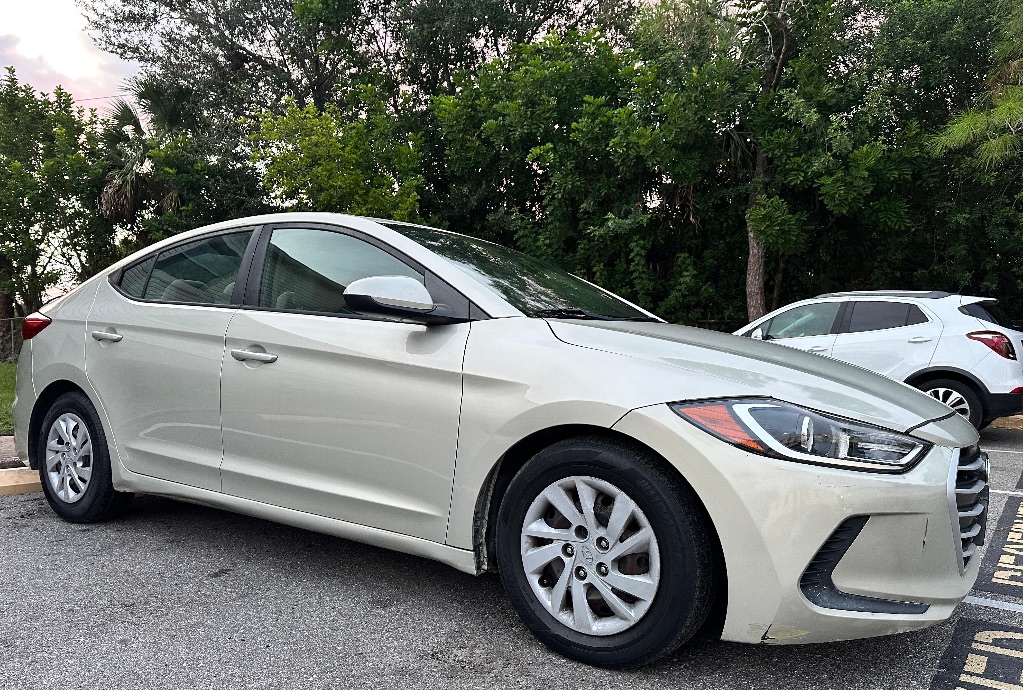 2017 Hyundai Elantra SE's photo